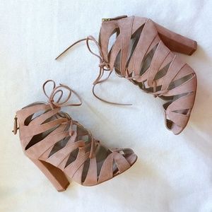 Delman Suede Darci Sandals, sz 6